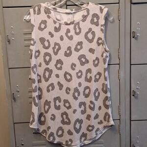 Cute sleeveless animal print pullover knit top - NEW with tags Size MEDIUM